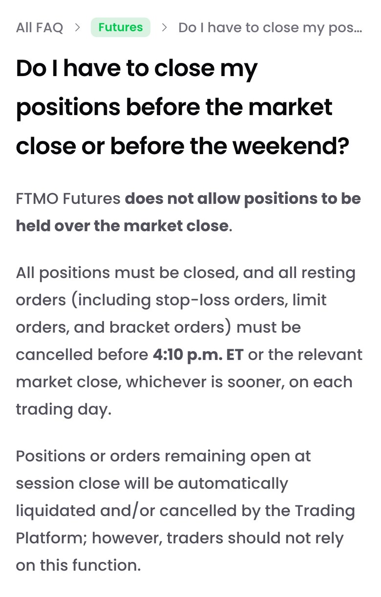 FTMO公式FAQ「Do I have to close my positions before the market close or before the weekend?」（スマホ表示）。FTMO Futuresは市場の終了をまたぐポジションの保有を認めない。各取引日の米国東部時間の午後4時10分か、該当する市場の終了の早いほうまでに、全ポジションを閉じ、損切りや指値を含む待機注文をすべて取り消す。残ったものは自動で決済・取り消しされるが、この機能に頼らないこと、と書かれている